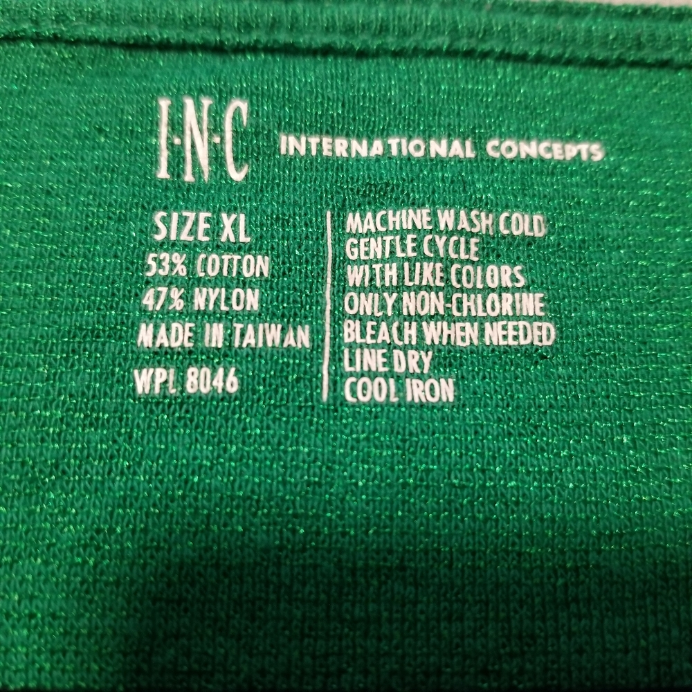 Sleeveless Basic - Picture 3 of 3